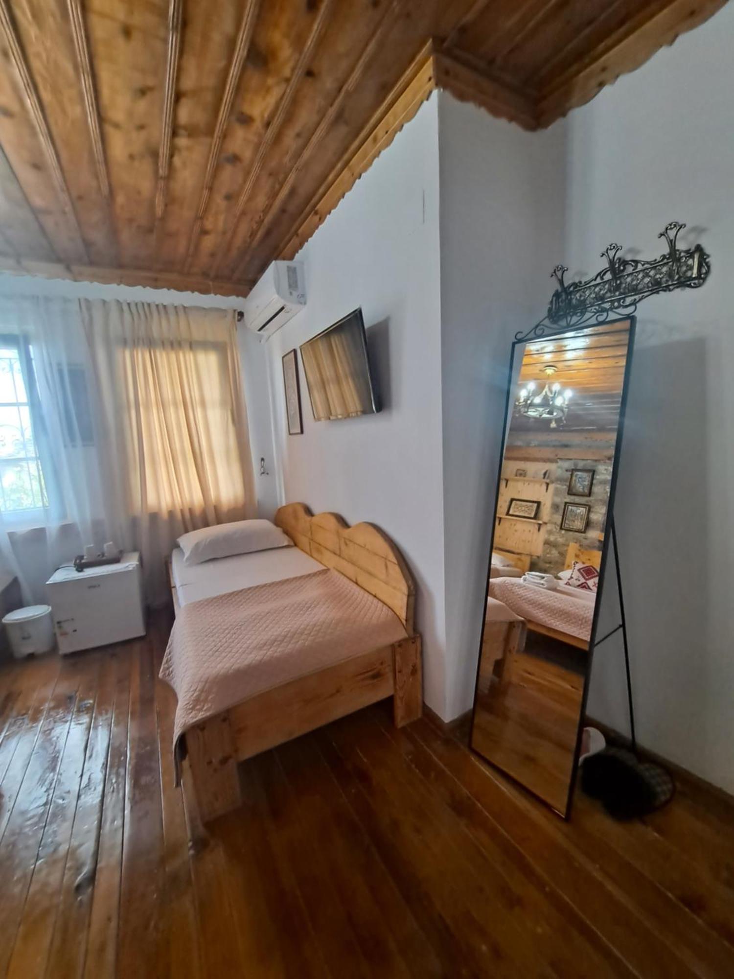 "Villa 70" Guesthouse Gjirokastër Exterior foto